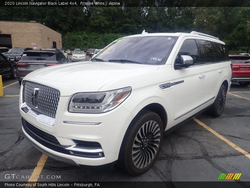 Front 3/4 View of 2020 Navigator Black Label 4x4