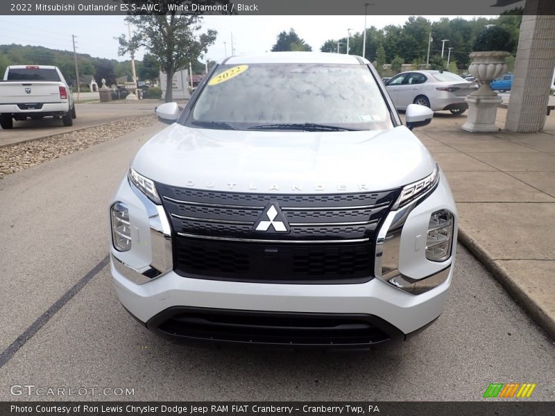 White Diamond / Black 2022 Mitsubishi Outlander ES S-AWC