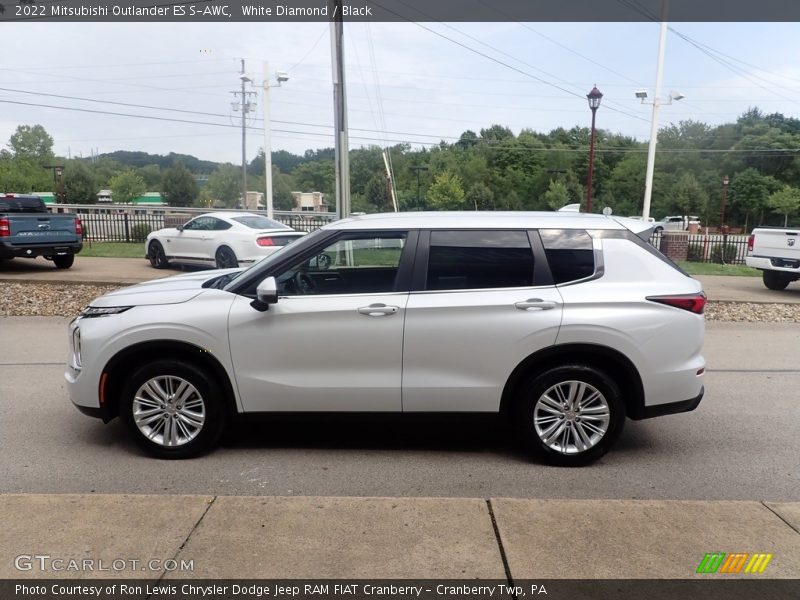 White Diamond / Black 2022 Mitsubishi Outlander ES S-AWC