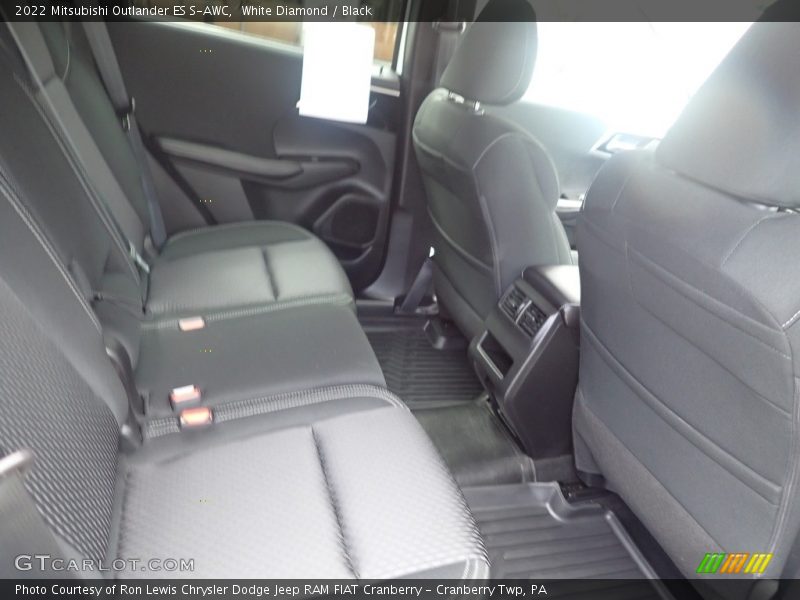 White Diamond / Black 2022 Mitsubishi Outlander ES S-AWC