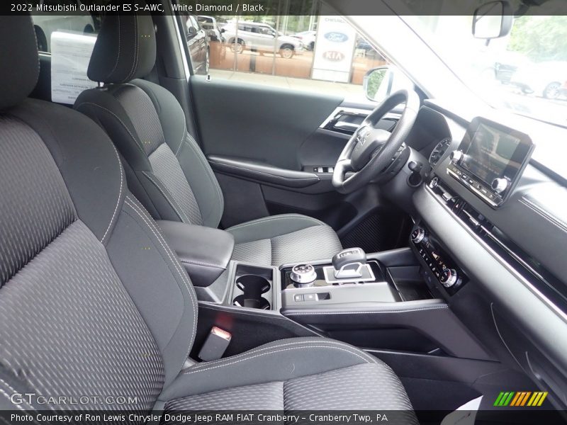 White Diamond / Black 2022 Mitsubishi Outlander ES S-AWC