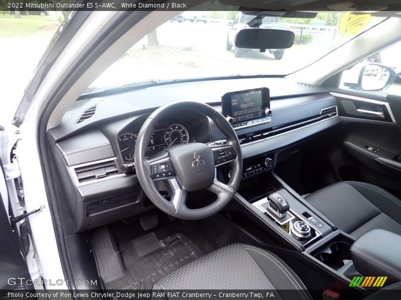 White Diamond / Black 2022 Mitsubishi Outlander ES S-AWC