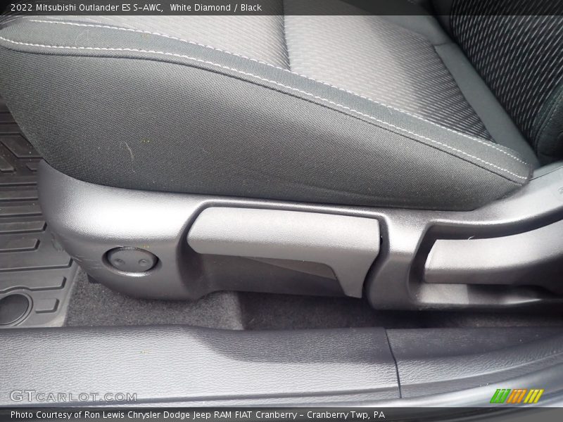White Diamond / Black 2022 Mitsubishi Outlander ES S-AWC
