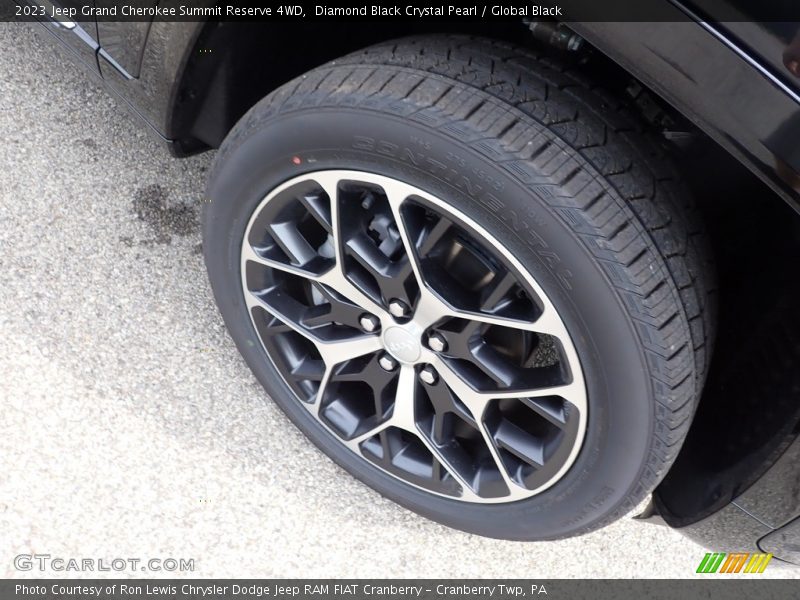 Diamond Black Crystal Pearl / Global Black 2023 Jeep Grand Cherokee Summit Reserve 4WD