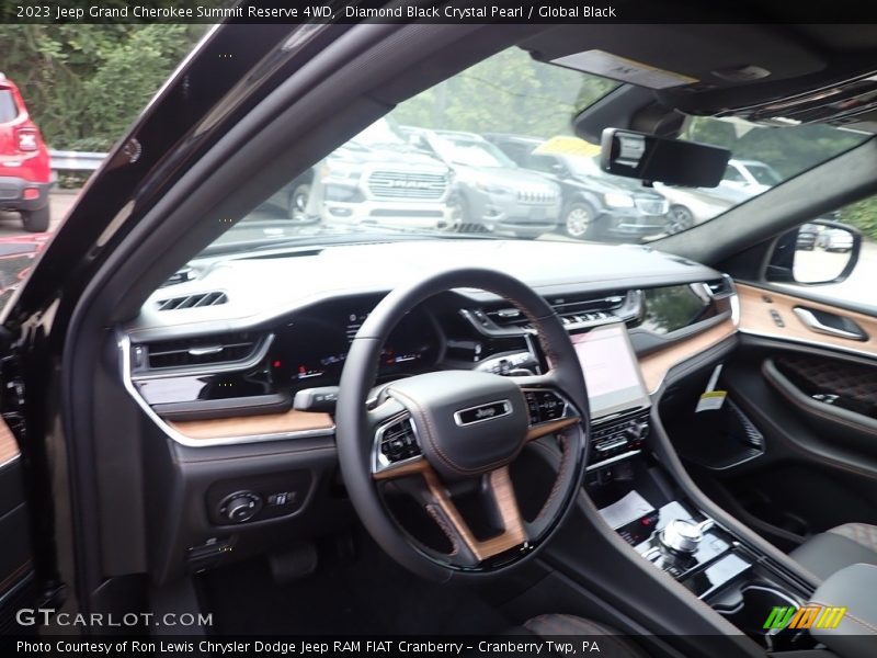Diamond Black Crystal Pearl / Global Black 2023 Jeep Grand Cherokee Summit Reserve 4WD