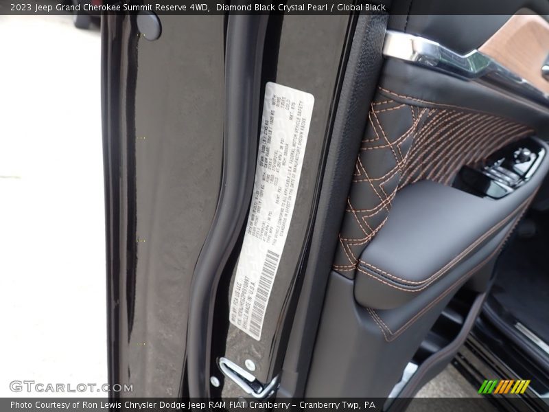 Diamond Black Crystal Pearl / Global Black 2023 Jeep Grand Cherokee Summit Reserve 4WD