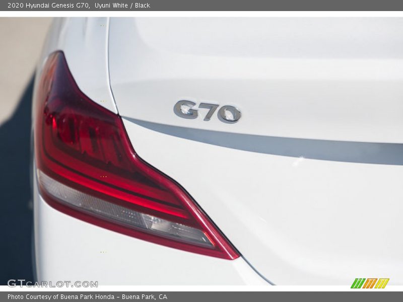 Uyuni White / Black 2020 Hyundai Genesis G70
