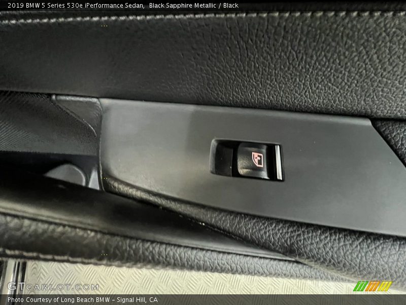 Black Sapphire Metallic / Black 2019 BMW 5 Series 530e iPerformance Sedan