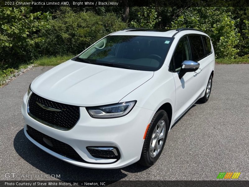 Bright White / Black/Alloy 2023 Chrysler Pacifica Limited AWD