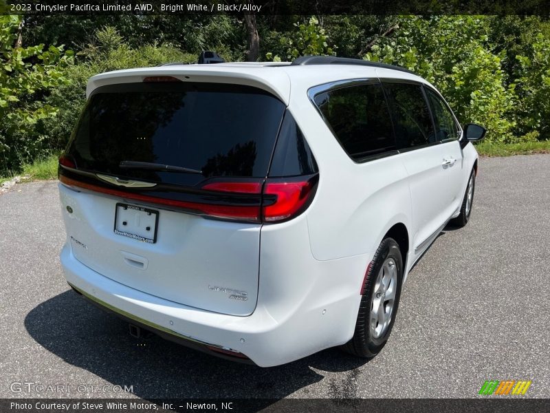 Bright White / Black/Alloy 2023 Chrysler Pacifica Limited AWD