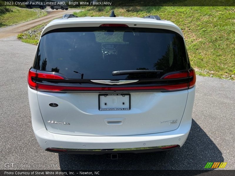 Bright White / Black/Alloy 2023 Chrysler Pacifica Limited AWD