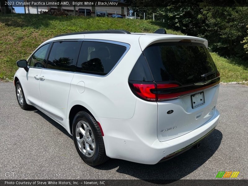 Bright White / Black/Alloy 2023 Chrysler Pacifica Limited AWD