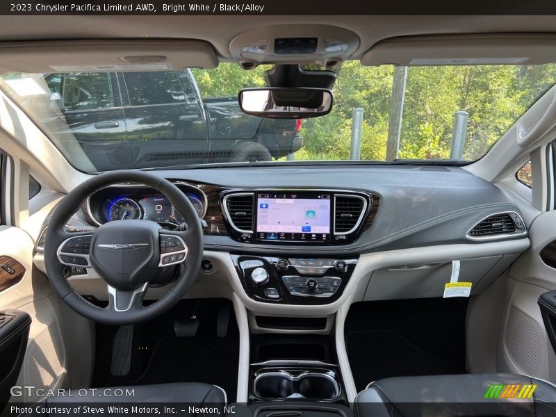Bright White / Black/Alloy 2023 Chrysler Pacifica Limited AWD