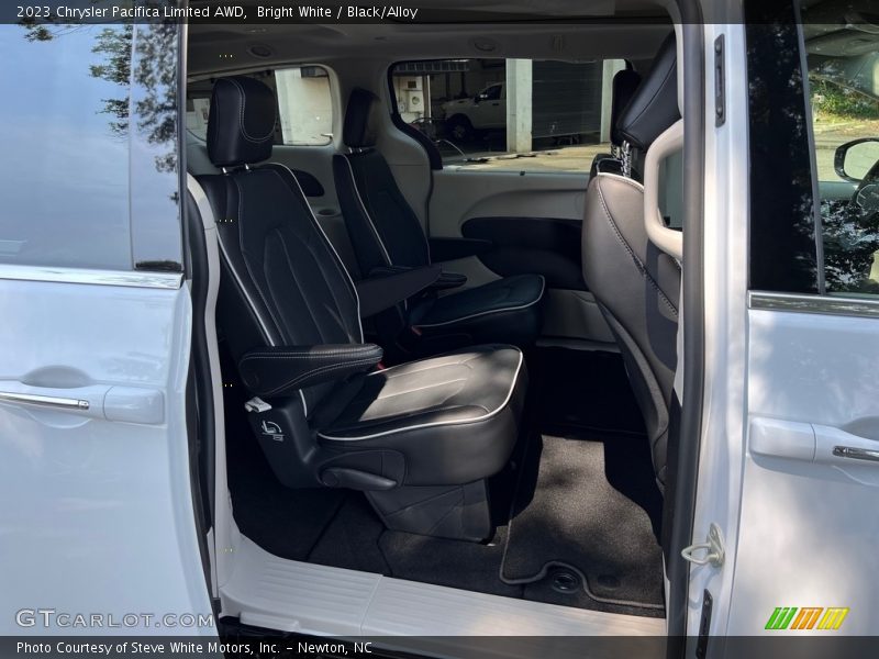 Bright White / Black/Alloy 2023 Chrysler Pacifica Limited AWD