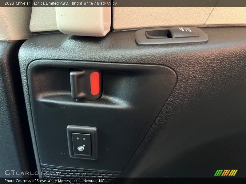 Bright White / Black/Alloy 2023 Chrysler Pacifica Limited AWD