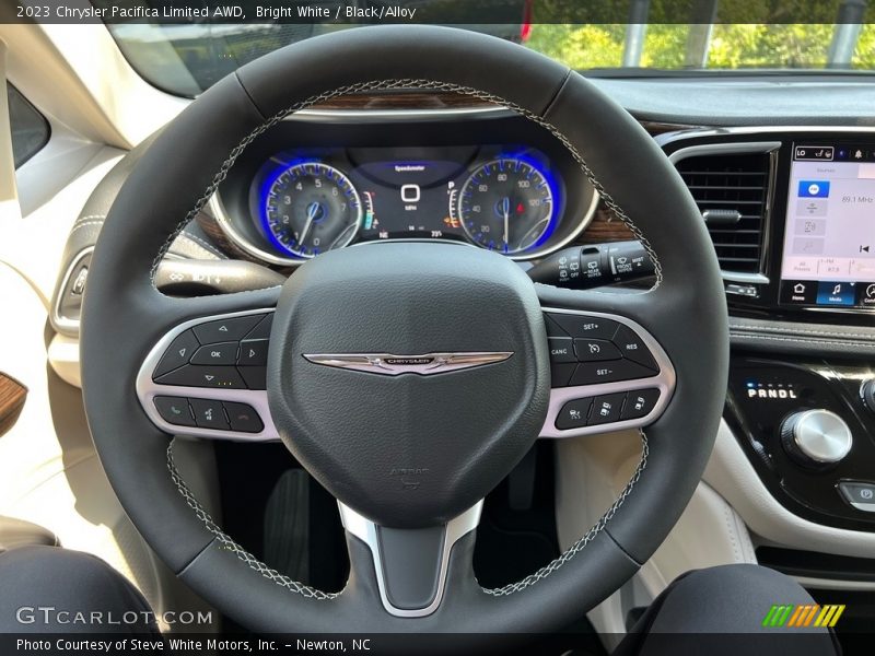 Bright White / Black/Alloy 2023 Chrysler Pacifica Limited AWD