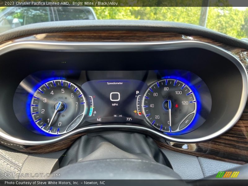 Bright White / Black/Alloy 2023 Chrysler Pacifica Limited AWD