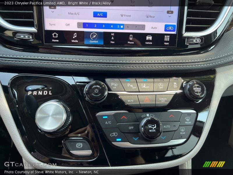 Bright White / Black/Alloy 2023 Chrysler Pacifica Limited AWD