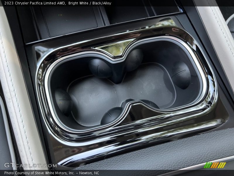 Bright White / Black/Alloy 2023 Chrysler Pacifica Limited AWD