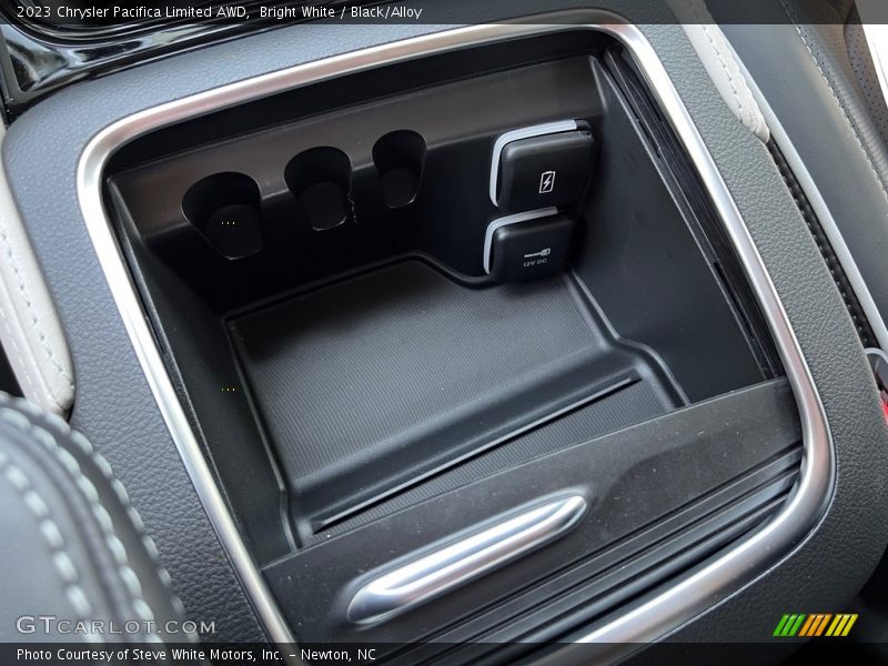 Bright White / Black/Alloy 2023 Chrysler Pacifica Limited AWD