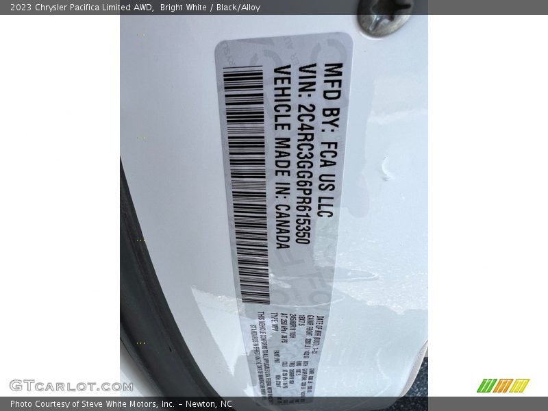 Bright White / Black/Alloy 2023 Chrysler Pacifica Limited AWD