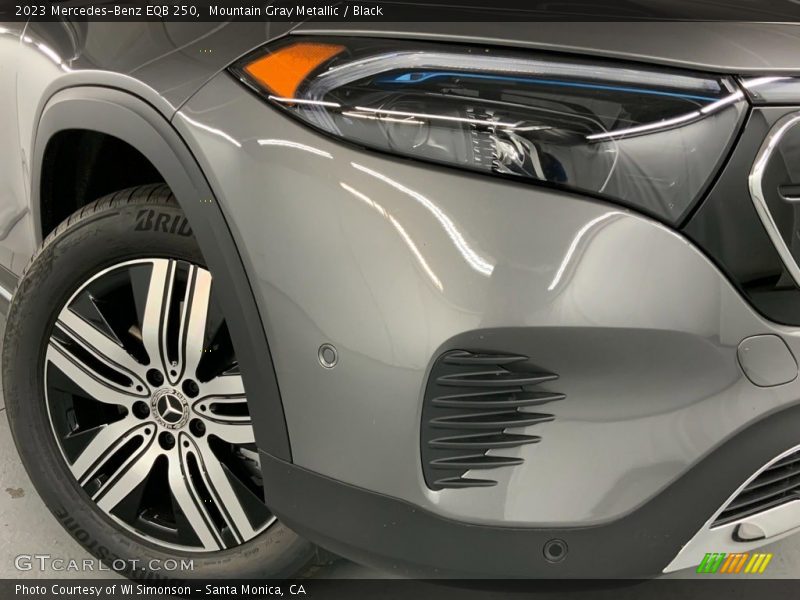 Mountain Gray Metallic / Black 2023 Mercedes-Benz EQB 250