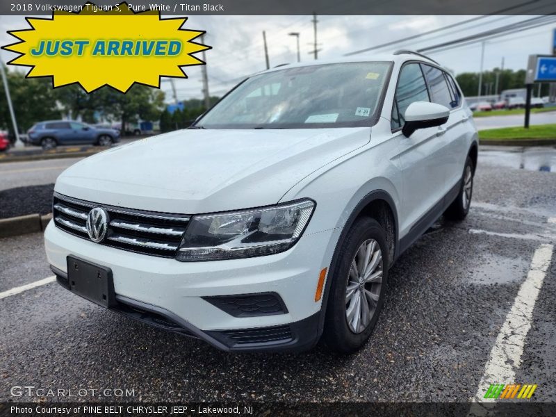 Pure White / Titan Black 2018 Volkswagen Tiguan S