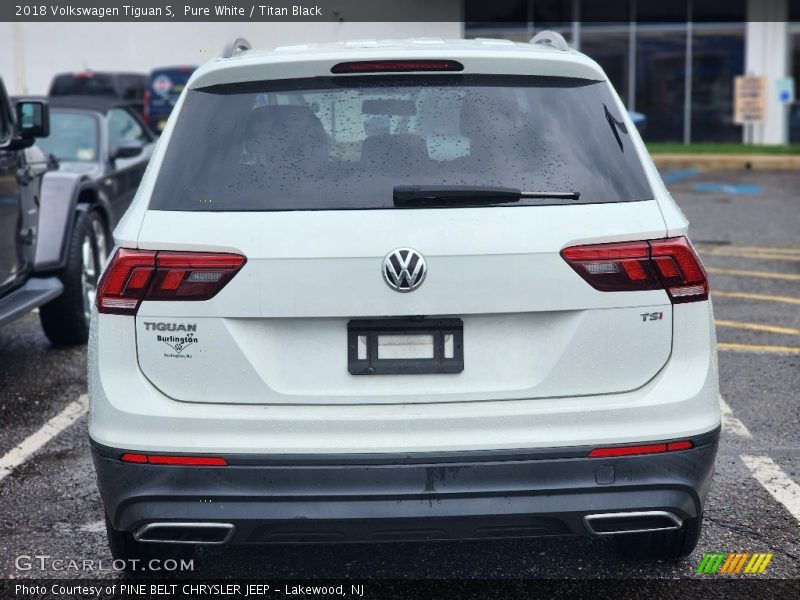 Pure White / Titan Black 2018 Volkswagen Tiguan S