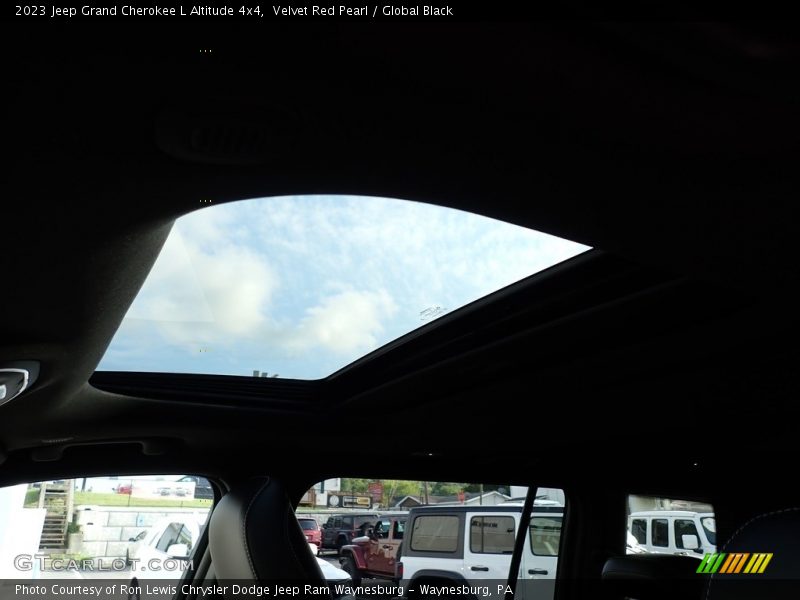 Velvet Red Pearl / Global Black 2023 Jeep Grand Cherokee L Altitude 4x4