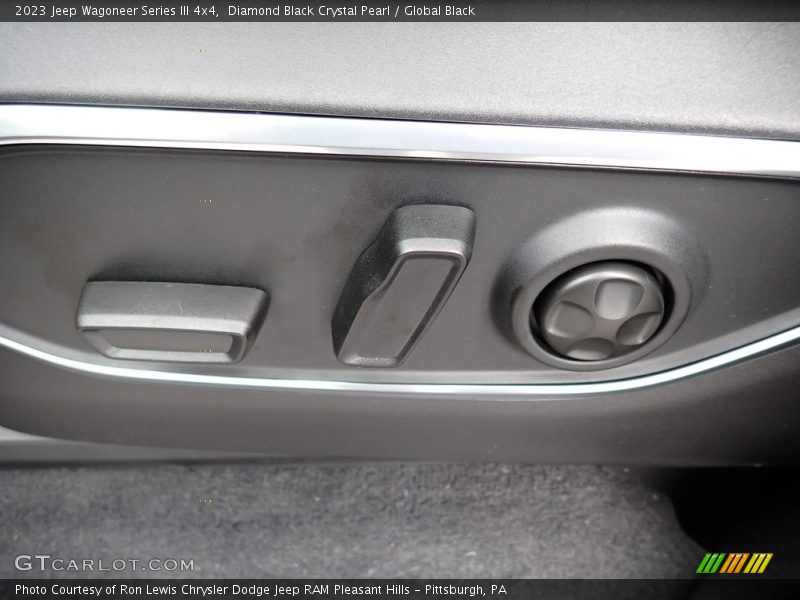 Diamond Black Crystal Pearl / Global Black 2023 Jeep Wagoneer Series III 4x4