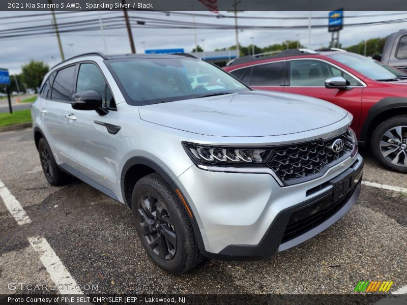 Front 3/4 View of 2021 Sorento S AWD