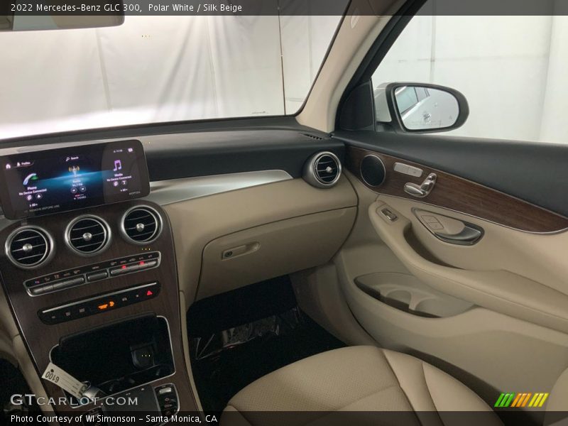 Polar White / Silk Beige 2022 Mercedes-Benz GLC 300