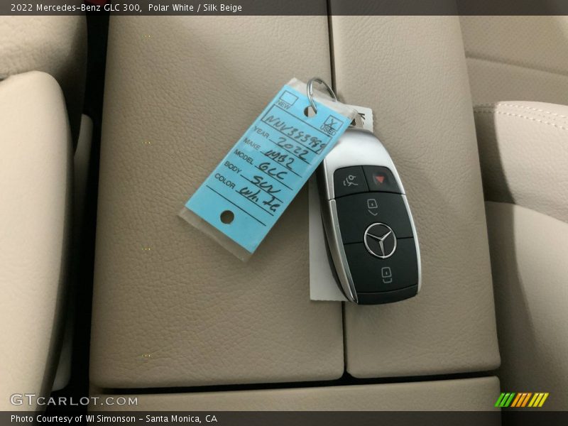 Polar White / Silk Beige 2022 Mercedes-Benz GLC 300
