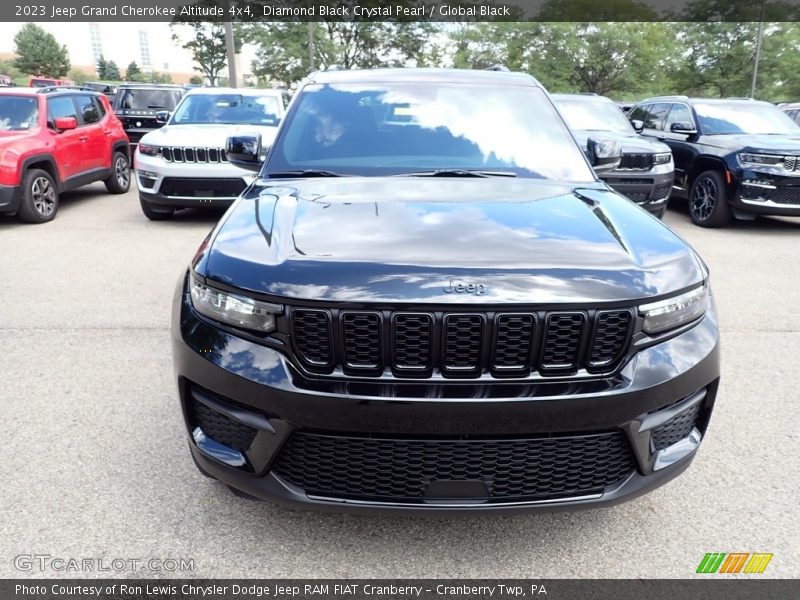 Diamond Black Crystal Pearl / Global Black 2023 Jeep Grand Cherokee Altitude 4x4