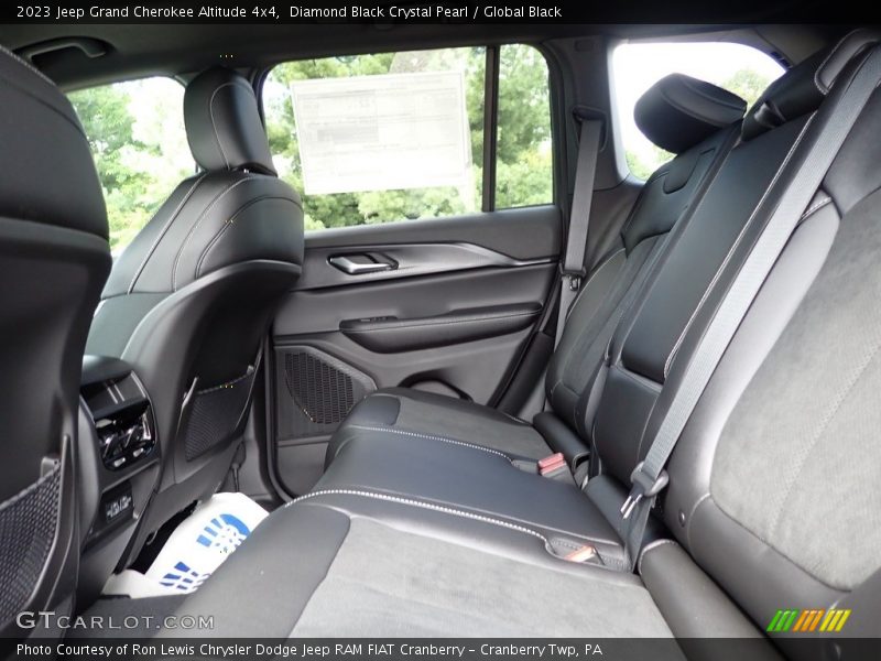 Diamond Black Crystal Pearl / Global Black 2023 Jeep Grand Cherokee Altitude 4x4