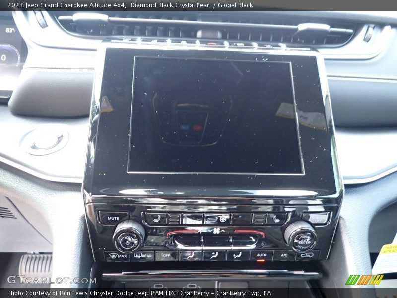 Diamond Black Crystal Pearl / Global Black 2023 Jeep Grand Cherokee Altitude 4x4