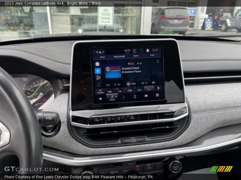 Bright White / Black 2022 Jeep Compass Latitude 4x4