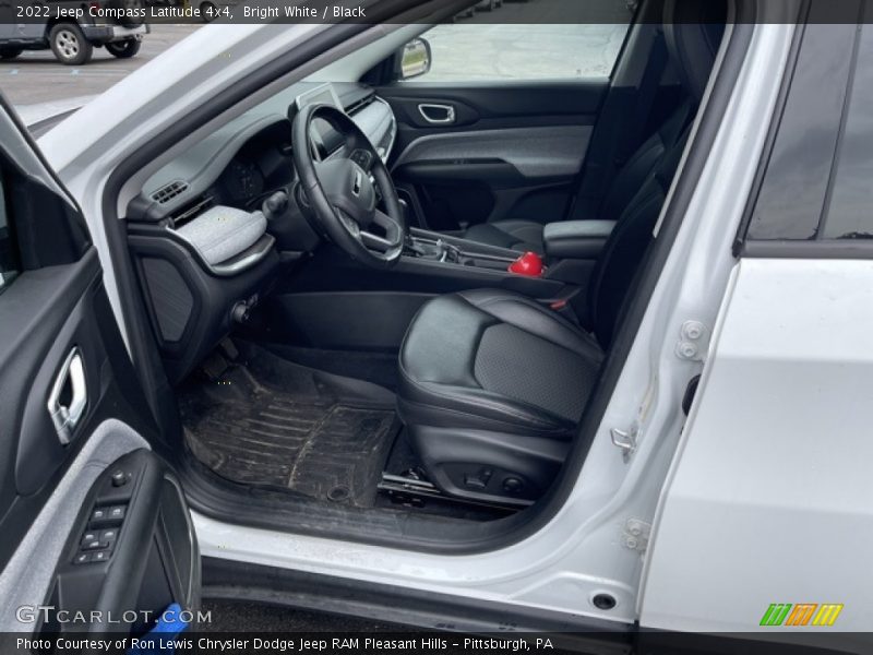 Bright White / Black 2022 Jeep Compass Latitude 4x4