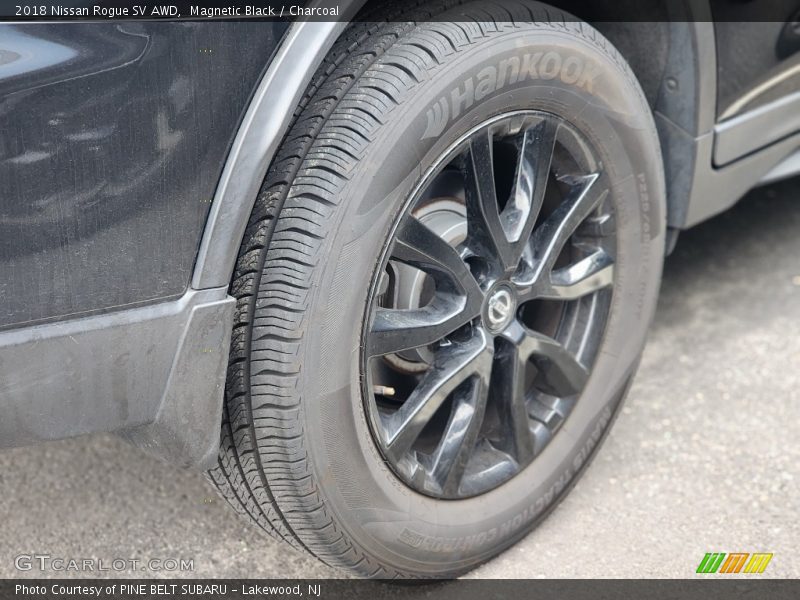 Magnetic Black / Charcoal 2018 Nissan Rogue SV AWD