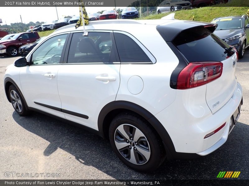 Snow White Pearl / Charcoal 2017 Kia Niro EX Hybrid