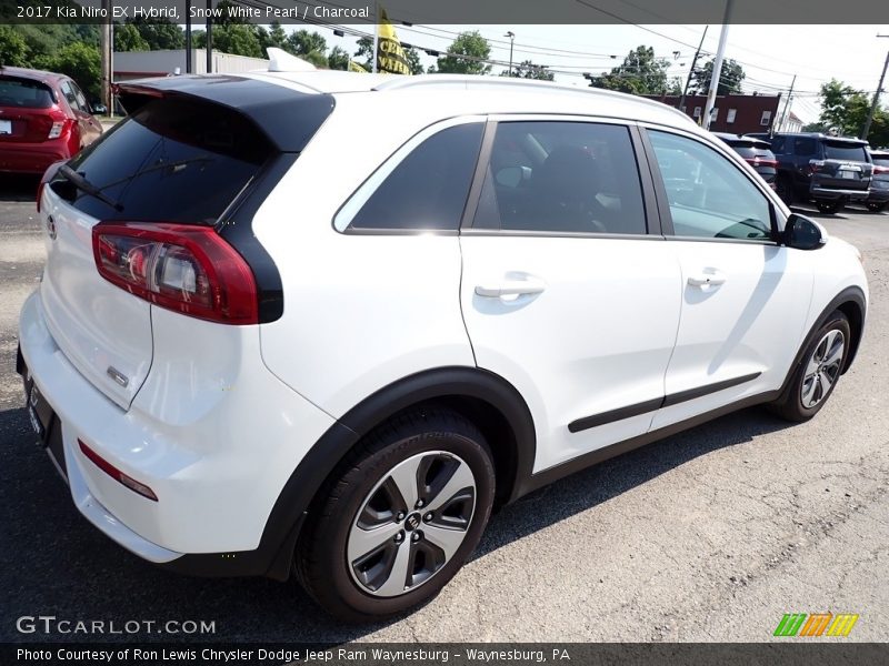 Snow White Pearl / Charcoal 2017 Kia Niro EX Hybrid