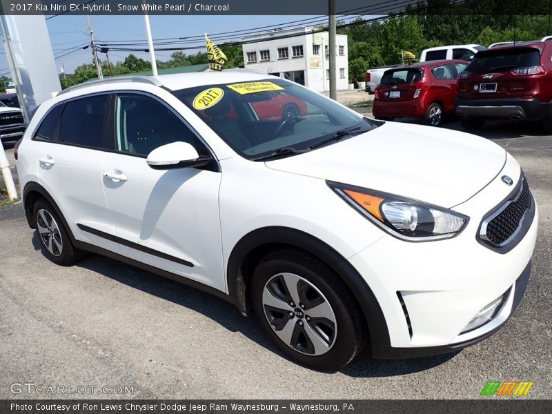 Front 3/4 View of 2017 Niro EX Hybrid