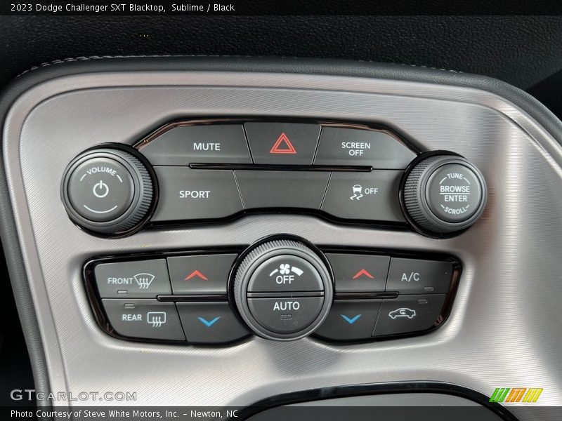 Controls of 2023 Challenger SXT Blacktop