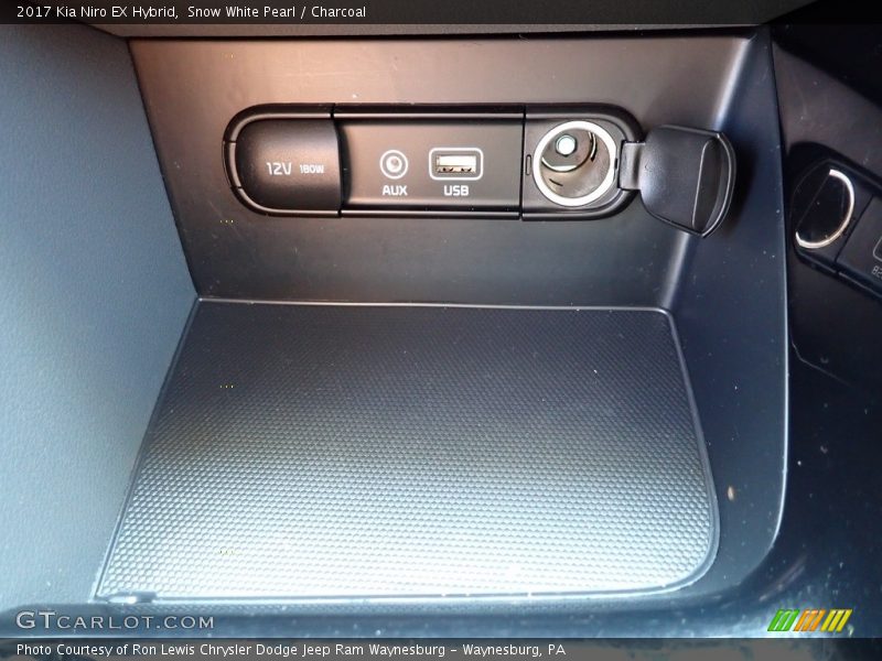 Snow White Pearl / Charcoal 2017 Kia Niro EX Hybrid