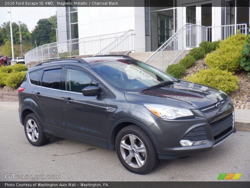 Magnetic Metallic / Charcoal Black 2016 Ford Escape SE 4WD