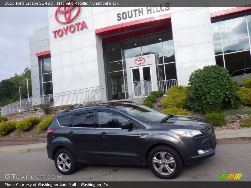 Magnetic Metallic / Charcoal Black 2016 Ford Escape SE 4WD