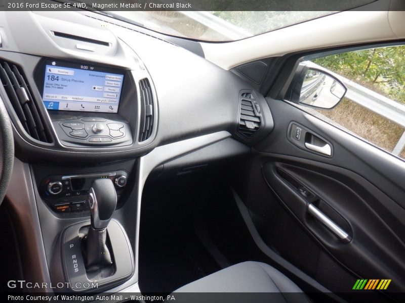 Magnetic Metallic / Charcoal Black 2016 Ford Escape SE 4WD