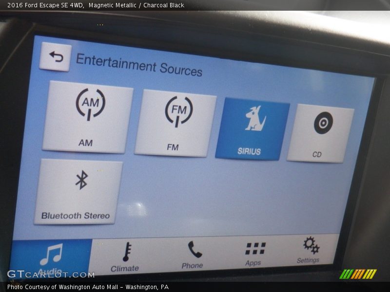 Magnetic Metallic / Charcoal Black 2016 Ford Escape SE 4WD