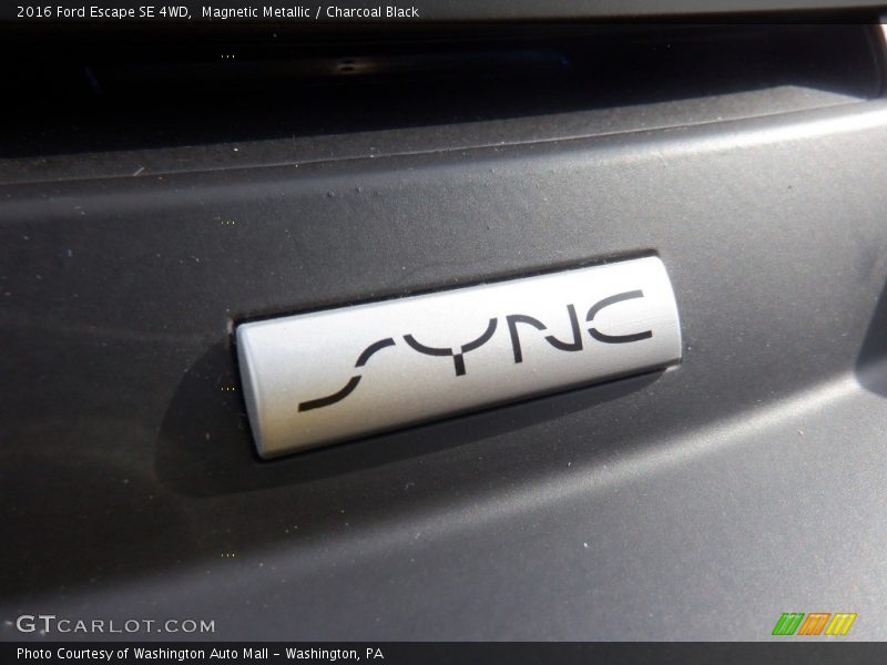 Magnetic Metallic / Charcoal Black 2016 Ford Escape SE 4WD