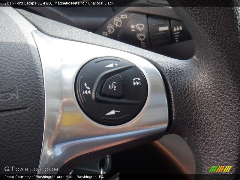 Magnetic Metallic / Charcoal Black 2016 Ford Escape SE 4WD